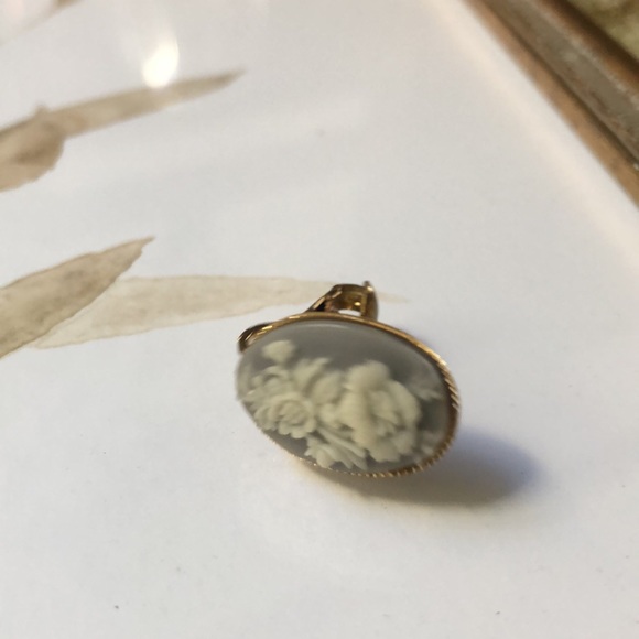 Vintage cameo earrings signed - Picture 6 of 9